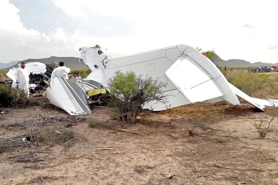 El avión cayó a unos ocho kilómetros del Ejido La Rosita, en Ocampo, Coahuila.