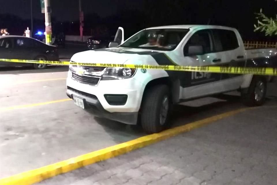 En Apodaca, una persona, quien no fue identificada y que caminaba por la calle en la Colonia Paseo de Santa Rosa, fue asesinada de un balazo en el pecho.
