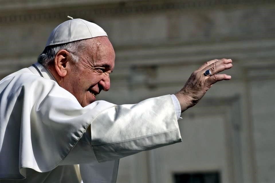El Papa Francisco reformó la ley de la Iglesia Católica para responsabilizar a los obispos por abusos sexuales o encubrimientos.