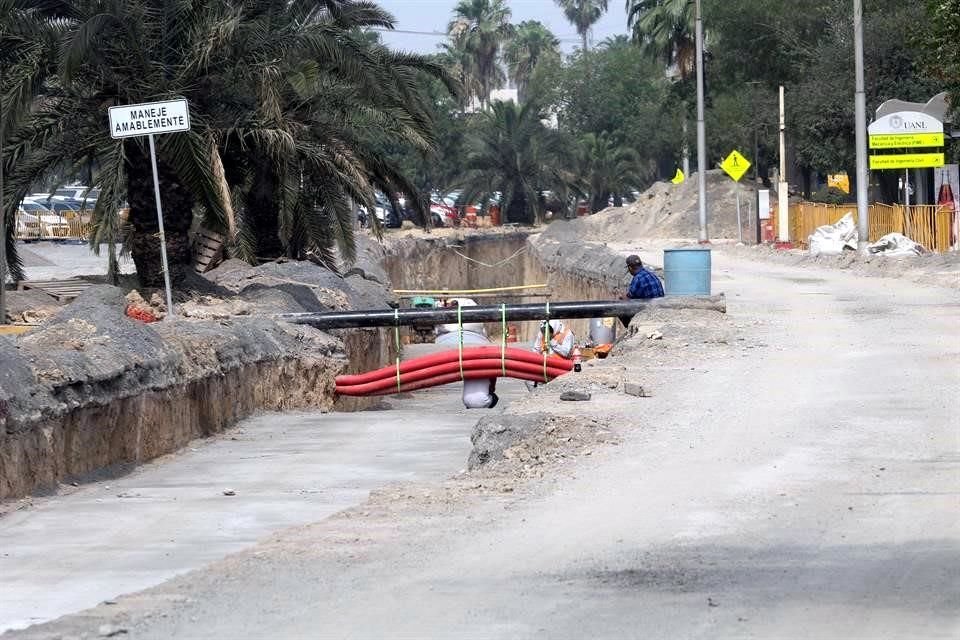 La zona más afectada en el Ciudad Universitaria es la calle Pedro de Alba, donde se introduce un drenaje pluvial.