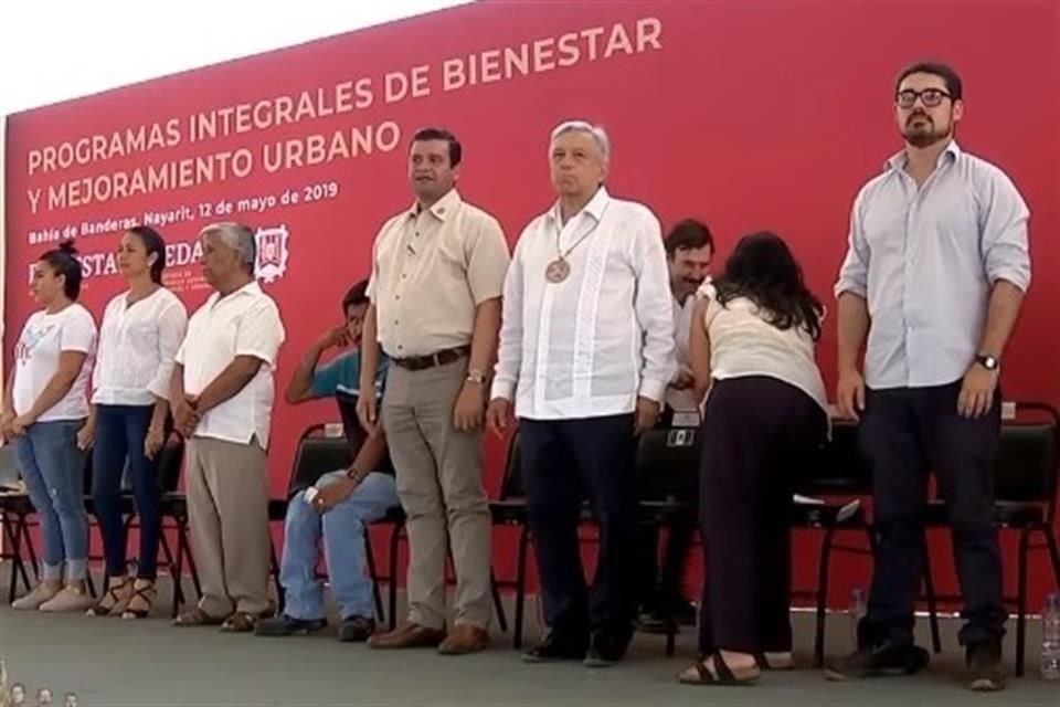 Sin nombrarla, AMLO amagó con retirarle concesión a empresa, que sería de Grupo Carso, porque, dijo, no ha terminado carretera en Nayarit.