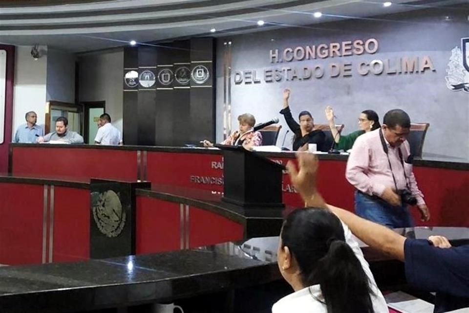 Sesión del Congreso de Colima.