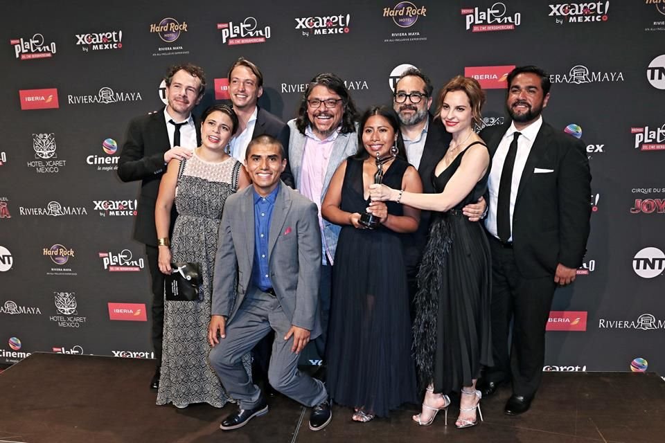 El equipo del filme más laureado en la gala de los Premios Platino celebró por todo lo alto.