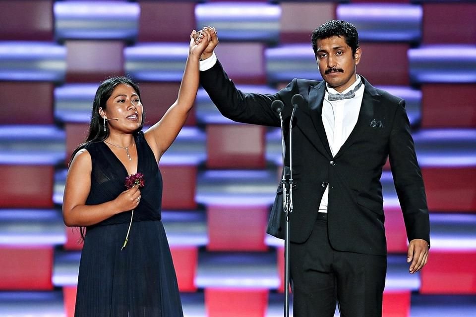 Yalitza Aparicio y Tenoch Huerta encabezaron gesto solidario entre el gremio.
