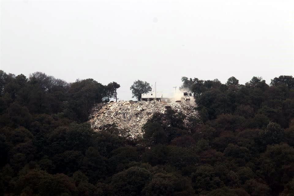 Vecinos de Cuajimalpa alertaron sobre el crecimiento y daño ecológico provocado por un tiradero clandestino en el paraje El Durazno, cerca de Huixquilucan.