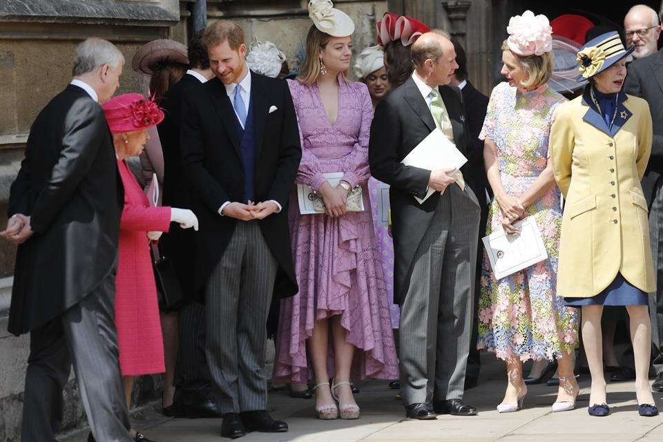 La Reina Isabel II y su nieto, el Príncipe Enrique, acudieron a la boda de Lady Gabriella.