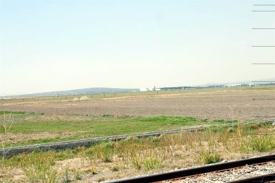 Aspectos de terrenos cercanos a la base aérea de Santa Lucía, donde se construirá el nuevo aeropuerto.