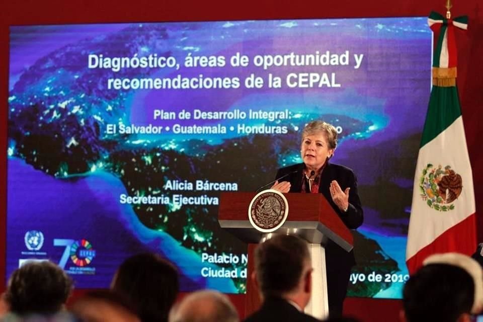 Alicia Bárcena, secretaria ejecutiva de la CEPAL, dijo  que el Plan de Desarrollo Integral es un cambio de paradigma.