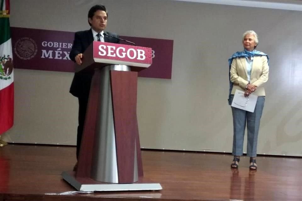 Robledo dio una conferencia acompañado por la Secretaria de Gobernación.