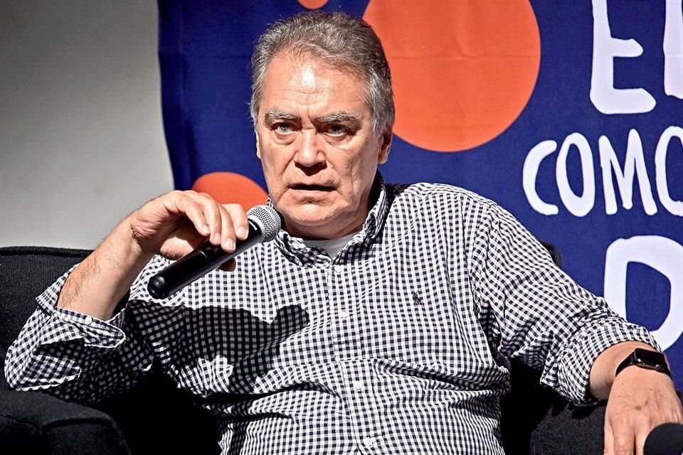 Eduardo Diazmuñoz, director artístico de la Orquesta Sinfónica de la UANL.
