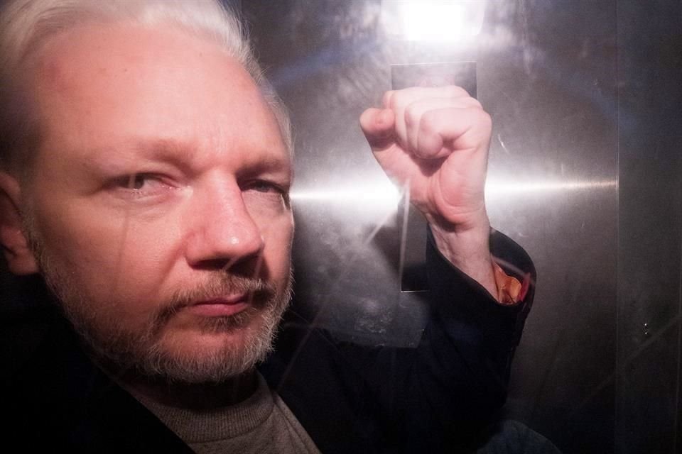 El fundador de WikiLeaks, Julian Assange, a su salida de un juzgado en Londres, el 1 de mayo del 2019.