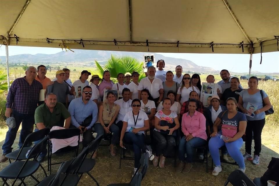Alejandro Encinas se reunió con familiares de personas desaparecidas en Nayarit.