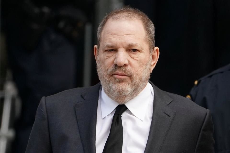 En caso de que el acuerdo sea abalado, Weinstein deberá pagar 30 millones de dólares a demandantes y 14 millones a honorarios legales.