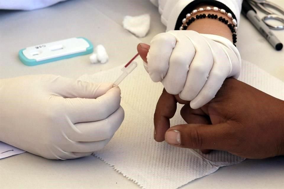 Las pruebas de VIH a embarazadas se ofrecerían de forma obligatoría, pero sólo se practicarían si la paciente acepta.