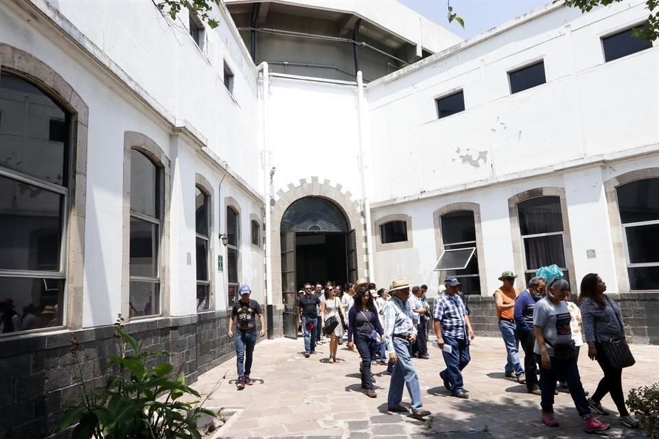 Durante tres horas, los participantes se adentraron a la fortaleza de lo que queda del Torreón Norte, donde confinaban a los presos políticos.