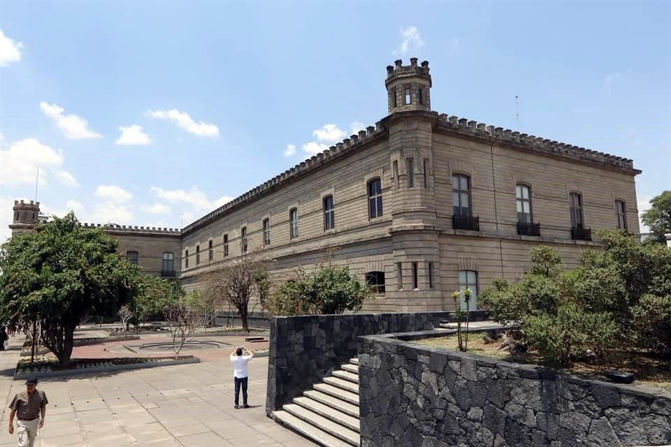 Lecumberri fue construido para albergar a 800 presos, por lo que cada celda tenía una cama, un lavabo y una letrina.