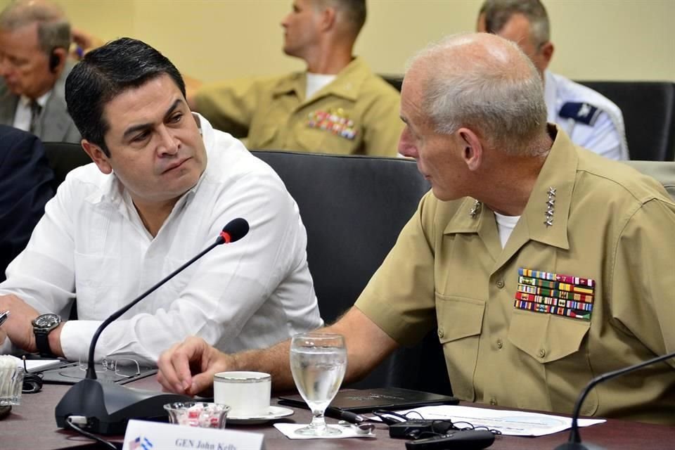Las políticas favorables a los negocios de Hernández lo hicieron popular entre inversionistas extranjeros, y los activos de la nación probablemente se venderán si parece que podría perder su control.