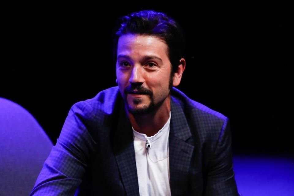 Diego Luna recibió el Premio Artista Distinguido.