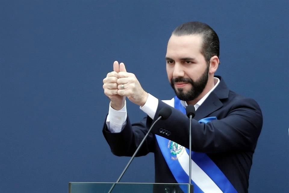 El empresario Nayib Bukele asumió este sábado la Presidencia de El Salvador; asegura que irá contra la impunidad y contra los muros.