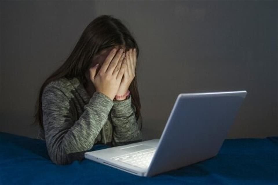 El grooming es una forma de ciberacoso infantil que se caracteriza porque adultos crean perfiles falsos con la intención de acosar sexualmente a los menores de edad.