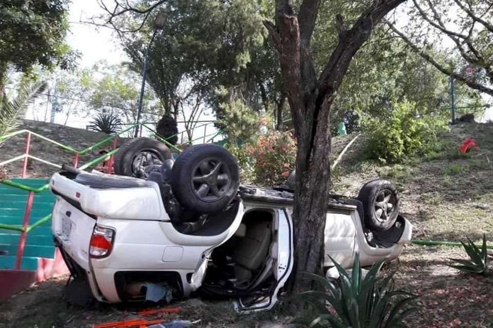El accidente fue registrado cerca de las 9:45 horas en el cruce de las calles de Rutenio y Uranio, en la Colonia Valle Verde.