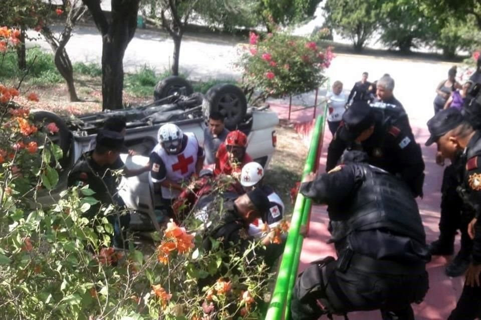 El accidente fue registrado cerca de las 9:45 horas en el cruce de las calles de Rutenio y Uranio, en la Colonia Valle Verde.