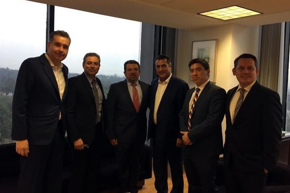Acompañado de Waldo Fernández, encargado del despacho de la Coordinación Ejecutiva del Estado, Jaime Rodríguez estuvo en la Unidad de Inversión de la SHCP.