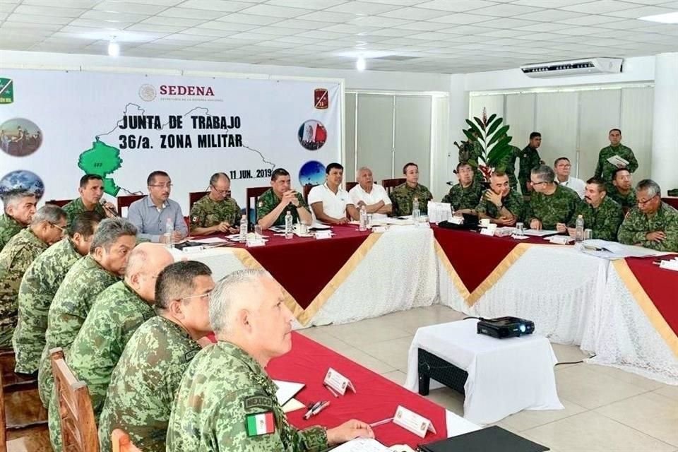 Los Secretarios de Sedena y Marina se reunieron hoy en Chiapas donde abordan el Plan de Atención y Desarrollo para Migrantes de Centroamérica.