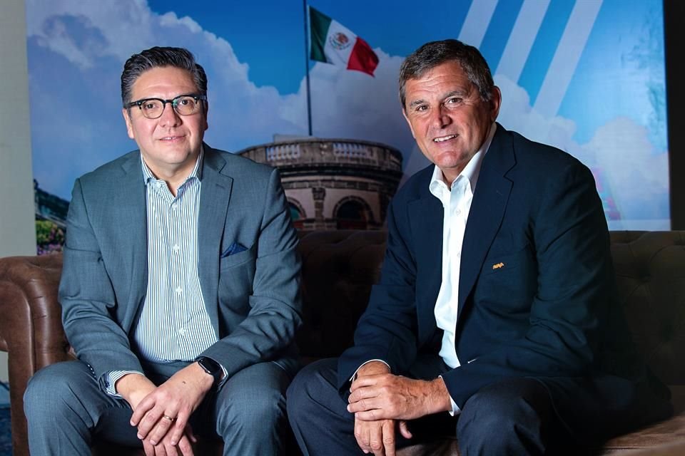 Galib Karim (izquierda) y Jim Chirico (derecha) dirigen Avaya, mientras Chirico lo hace como CEO, Karim dirige la región de las Américas que integra a 43 países de América Latina y a Canadá.