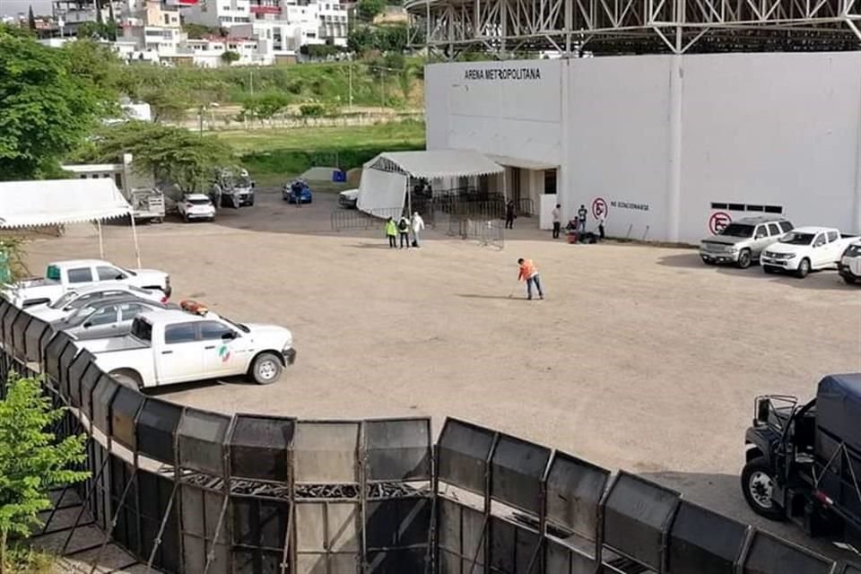 Elementos de Protección Civil del Estado han arribado al lugar para su limpieza.