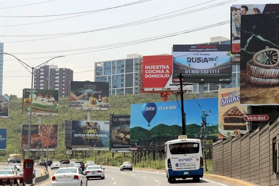 Apenas en septiembre pasado, la Fundación por el Rescate y Recuperación del Paisaje Urbano denunció que el área metropolitana es la segunda con mayor contaminación visual en el País.