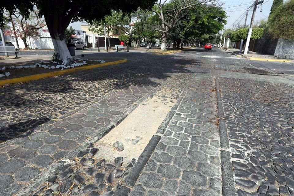 Entre las acciones están los trabajos de renovación de adoquines en calles de la Colonia Seattle, que fueron afectadas por los desvíos de transporte público ante la construcción de la L3.