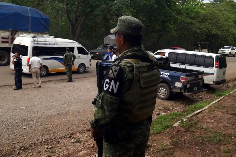 Para contener a migrantes, elementos de la recién creada Guardia Nacional fueron desplegados en la frontera sur.