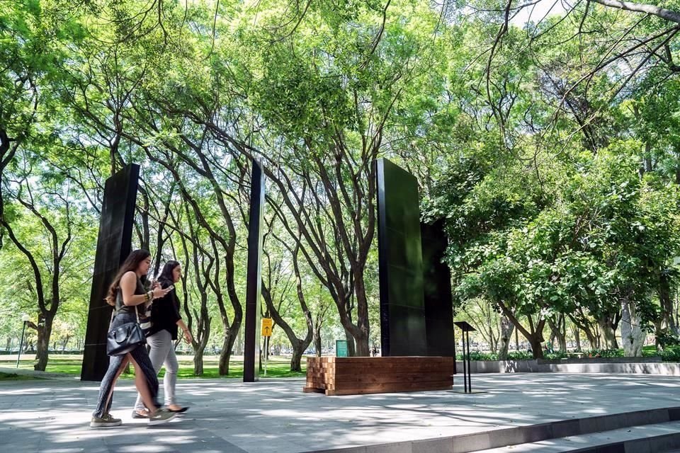 El Monumento Digital al Estudiante Caído, ubicado en la universidad jesuita, busca crear conciencia sobre la violencia en México.