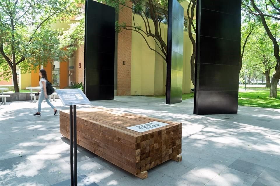 El Monumento Digital al Estudiante Caído, ubicado en la universidad jesuita, busca crear conciencia sobre la violencia en México.