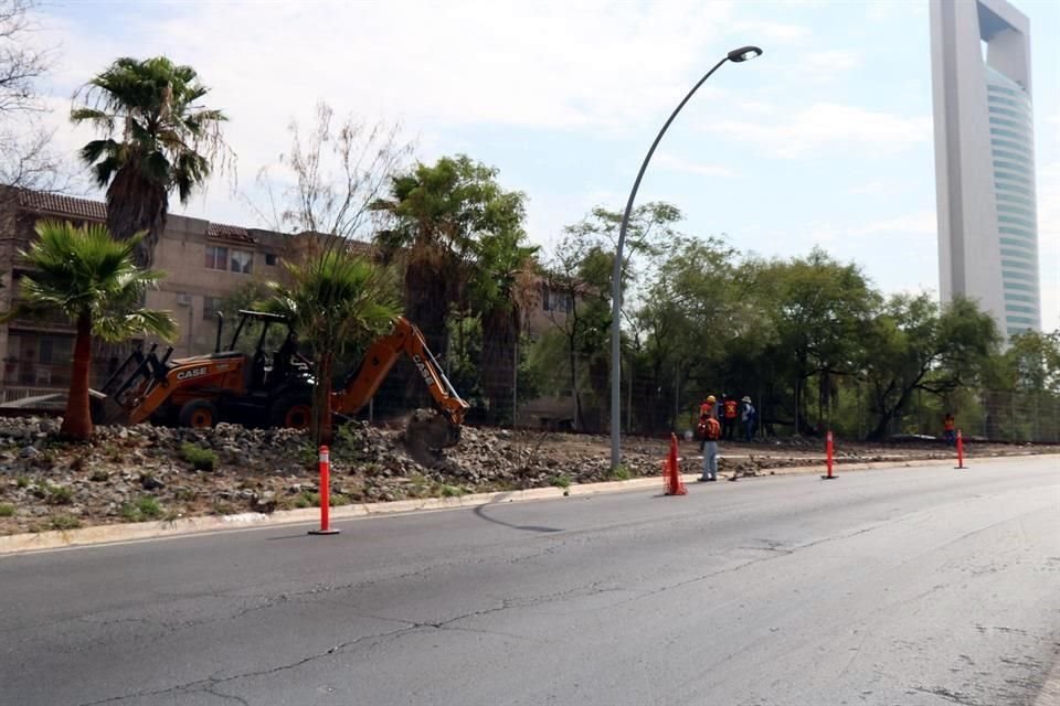Sin embargo, al buscar información de las obras con enlaces de Prensa de Monterrey como del Estado, los funcionarios de las dos instancias aseguraron desconocer quién está a cargo de los trabajos.