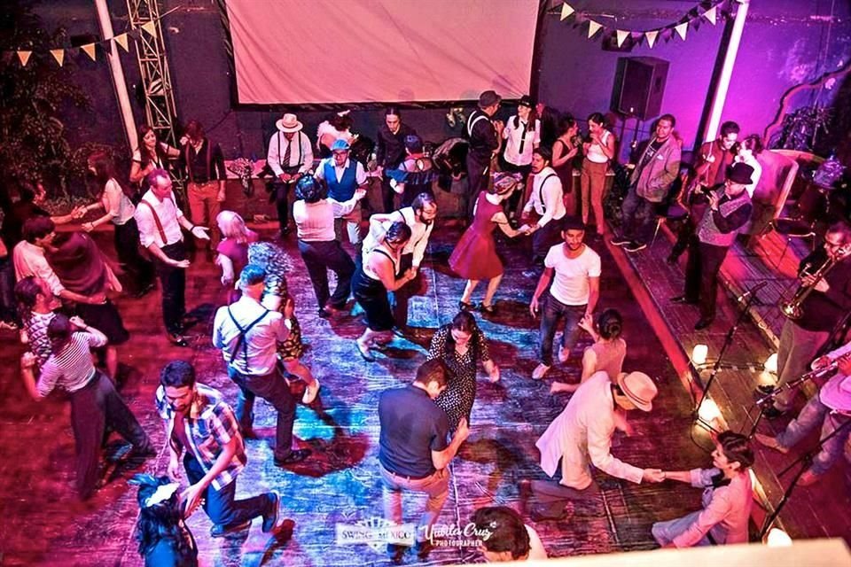 El foro Cracovia 32, en San Ángel, se ha convertido en una suerte de catedral para el swing chilango; allí nadie se queda sin bailar.