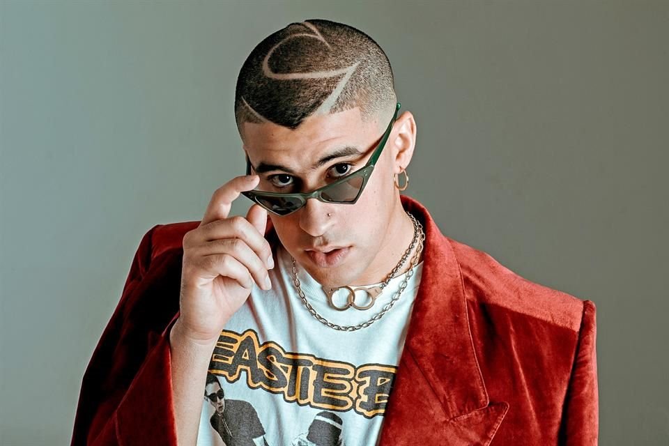 El boricua Bad Bunny asegura que tiene los pies bien firmes sobre la tierra.