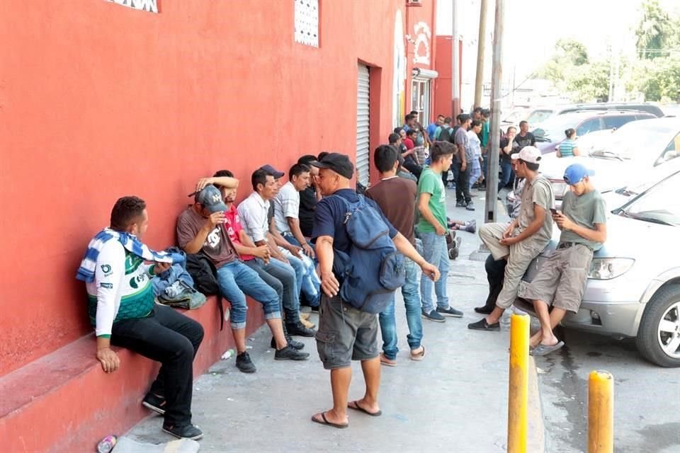 El Secretario General de Gobierno dijo que el número de migrantes que se atiende en promedio fluctúa entre 350 y 400 por día.