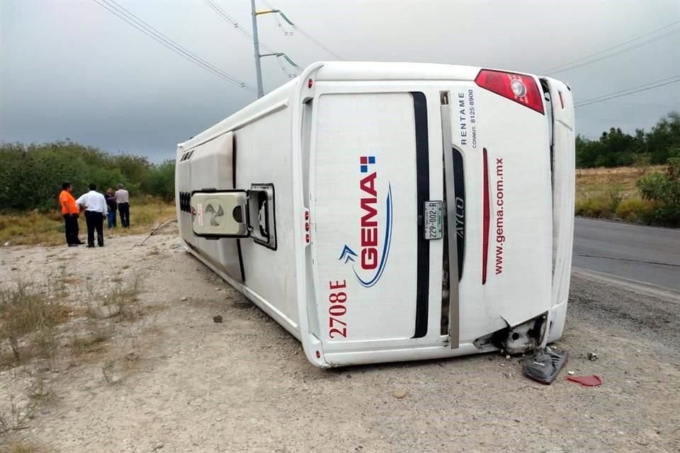 El accidente se registró cerca de las 7:40 horas en la Carretera Apodaca-Zuazua, a la altura de Agua Fría.