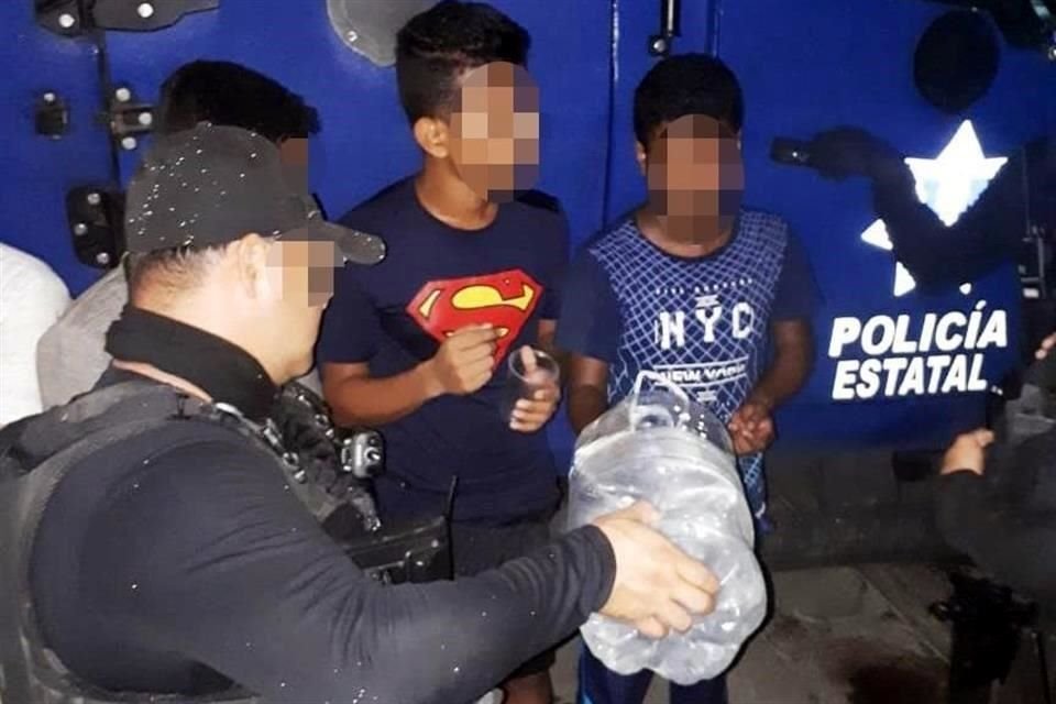 Policías de Tamaulipas atendieron a los indocumentados y los pusieron a disposición del INM.