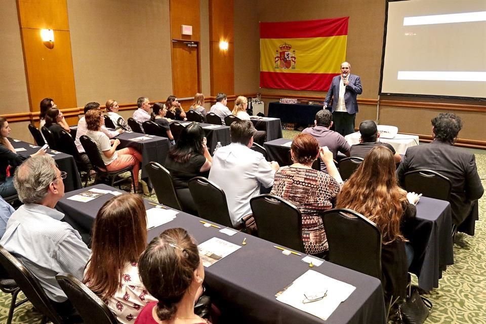 En Monterrey la prueba CCSE, parte del trámite para obtener la ciudadanía, se aplica en distintas sedes.