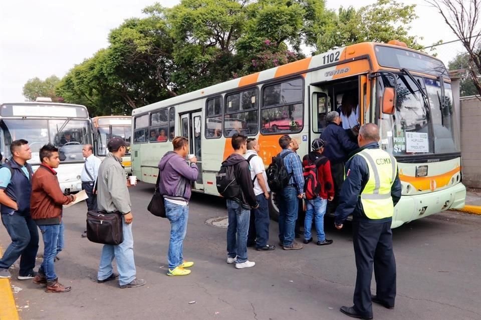 Pese a la batalla por el cambio, el servicio opera con fluidez y no se registra saturación, hasta las 10:30 horas.