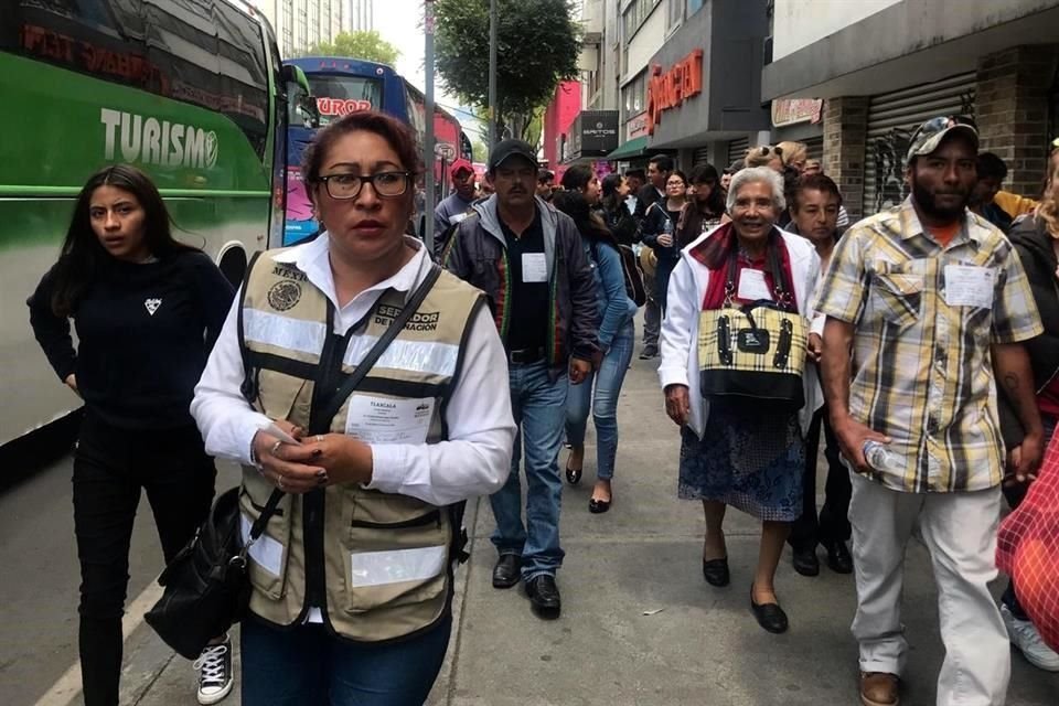 En el transcurso del camino, a los habitantes les dieron un desayuno.