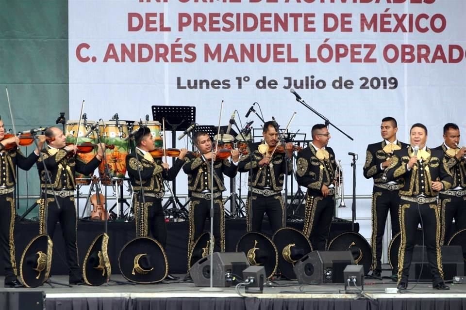 El mariachi de la Sedena amenizó el inicio del acto, previo al mensaje del Presidente.