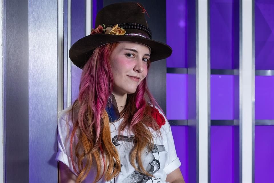 La también integrante de JotDog ahora se hace acompañar en vivo por Ivette Gómez y Ana Espinosa.