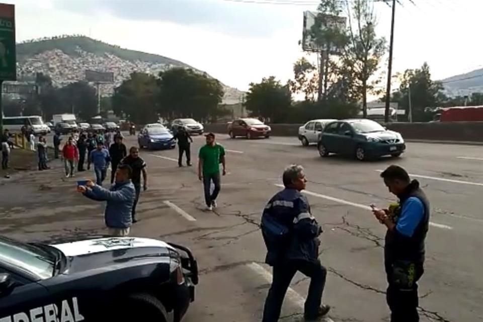 Elementos de la PF retiraron bloqueo sobre la autopista México-Pachuca y ya solo mantienen protesta en Periférico Oriente.