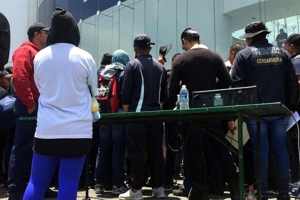 En la base ubicada en Iztapalapa, medios esperan una rueda de prensa para dar a conocer detalles al respecto.