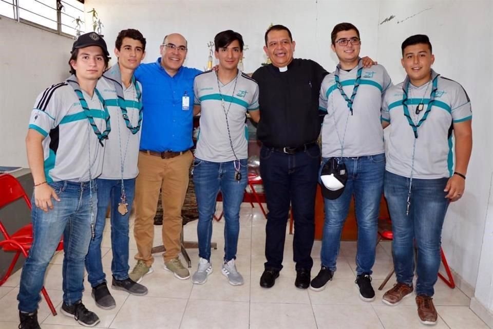 El acuerdo fue avalado por el Padre Manuel Morales y los padres de familia de los jóvenes, quienes coincidieron con el edil en seguir promoviendo la sana convivencia.