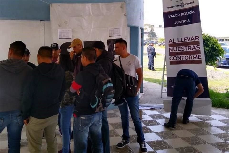 En el módulo, personal del SPF brinda atención e información a los policías federales.